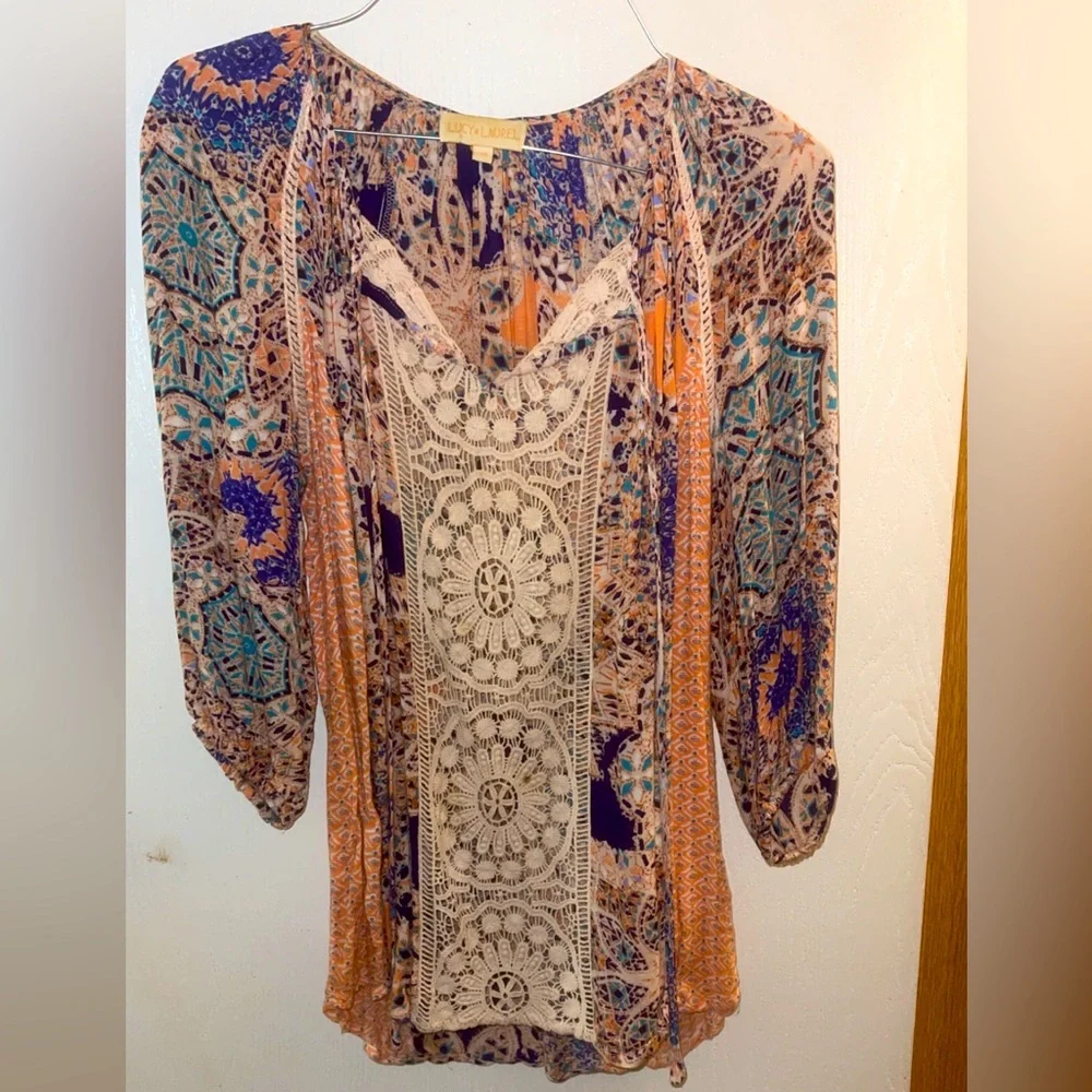 Beautiful blouse - Picture 1 of 3